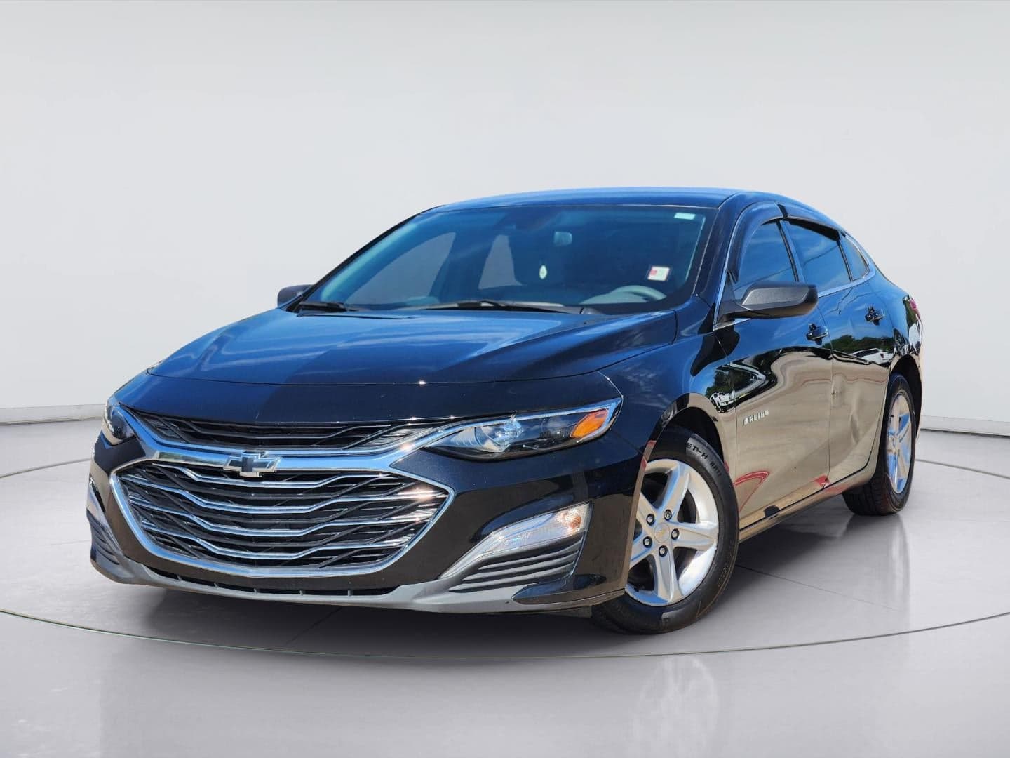 2023 Chevrolet Malibu LS — photo 1 of 5