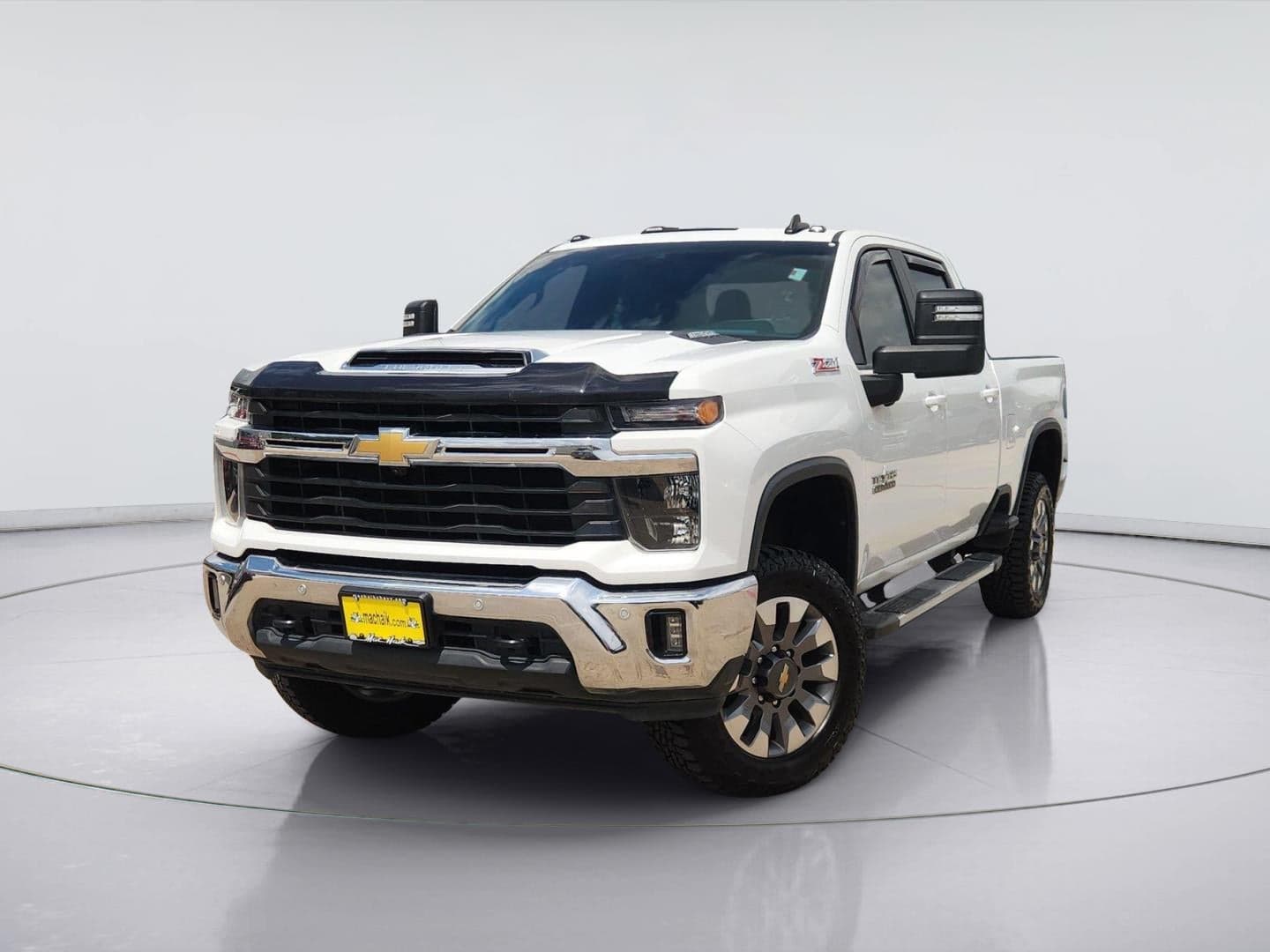 2025 Chevrolet Silverado 2500HD LT — photo 1 of 44