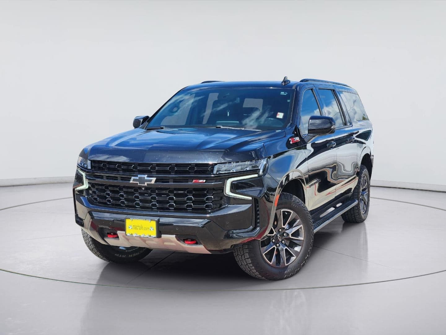 2023 Chevrolet Suburban Z71 — photo 1 of 16