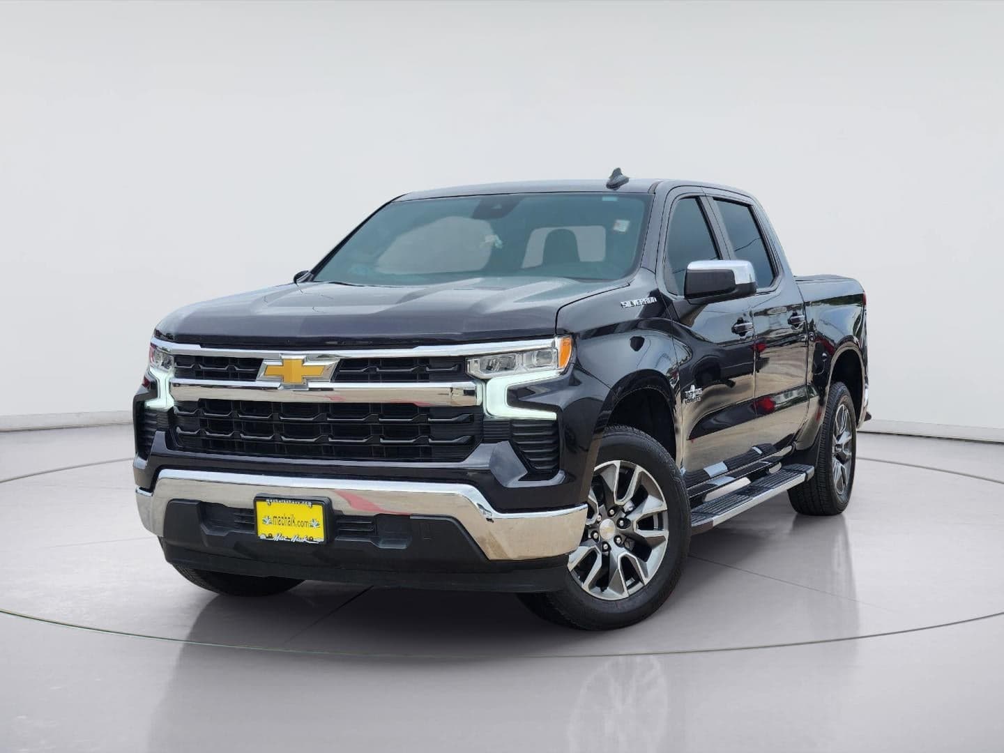 2024 Chevrolet Silverado 1500 LT — photo 1 of 5