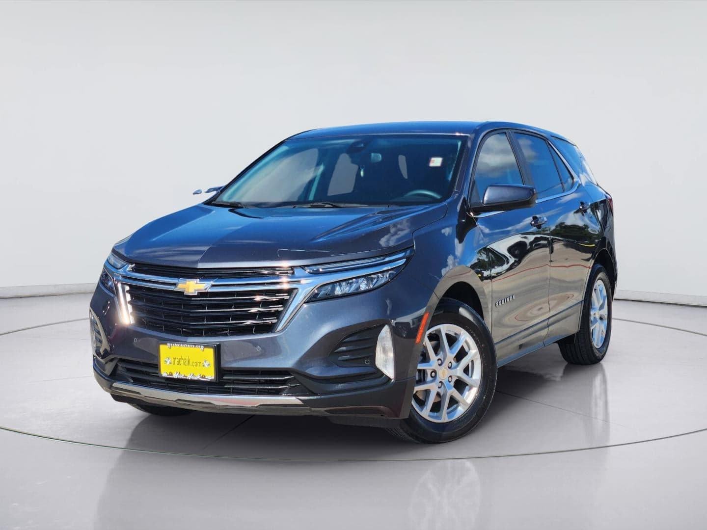 2022 Chevrolet Equinox LT — photo 1 of 5