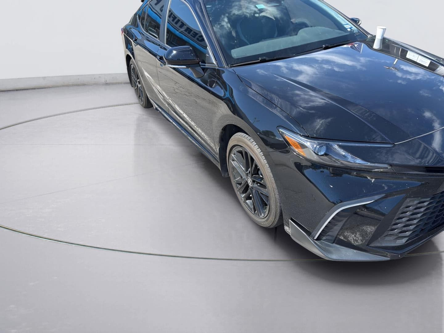 2025 Toyota Camry SE — photo 1 of 5