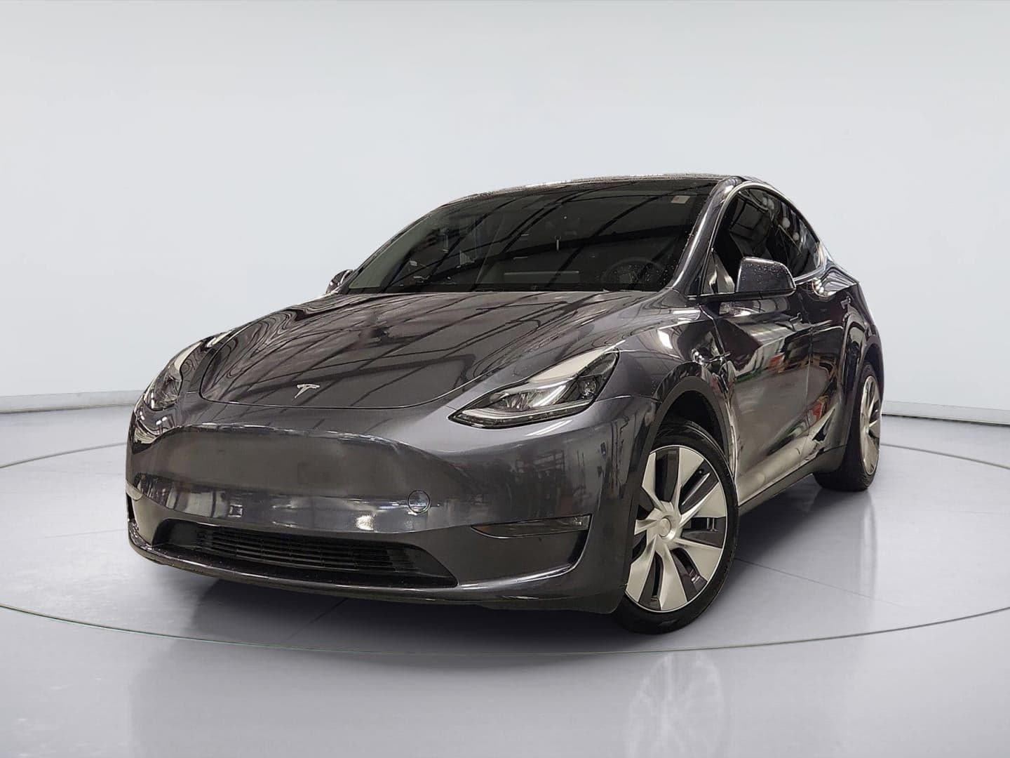 2024 Tesla Model Y Long Range — photo 1 of 49