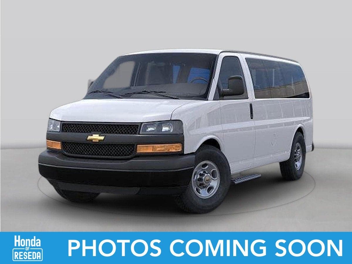 2025 Chevrolet Express Passenger LT — photo 1 of 5