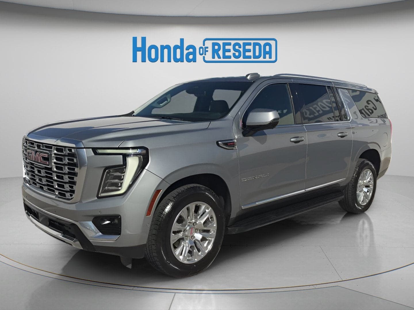 2025 GMC Yukon XL Denali — photo 1 of 2
