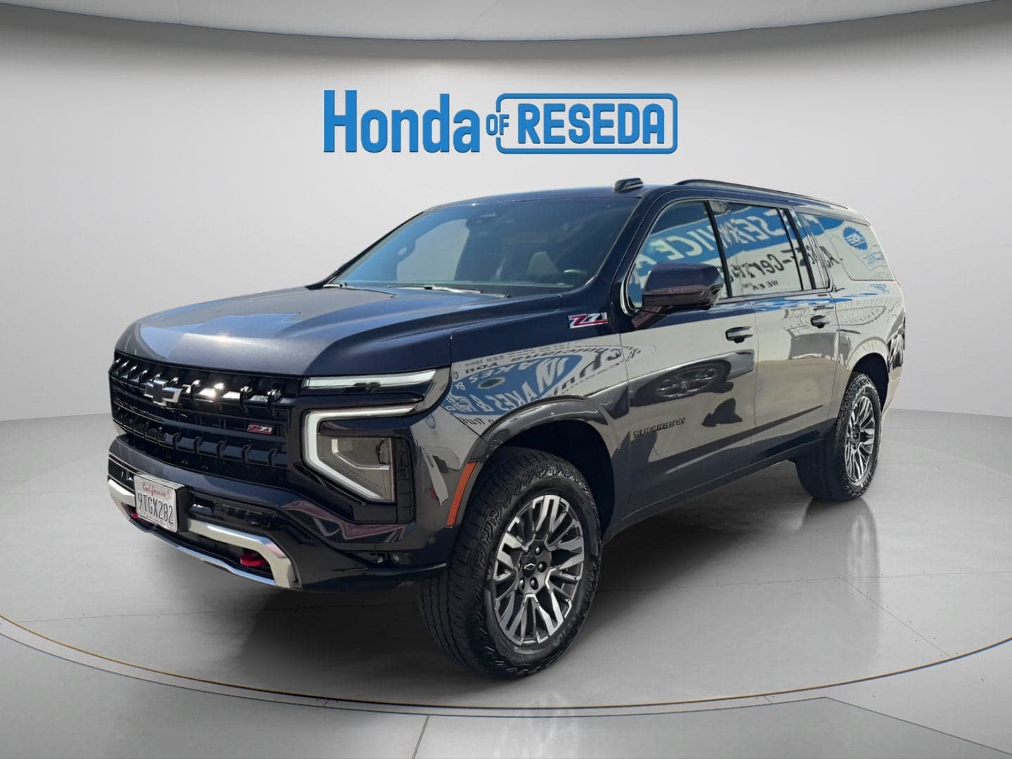 2025 Chevrolet Suburban Z71 — photo 1 of 5