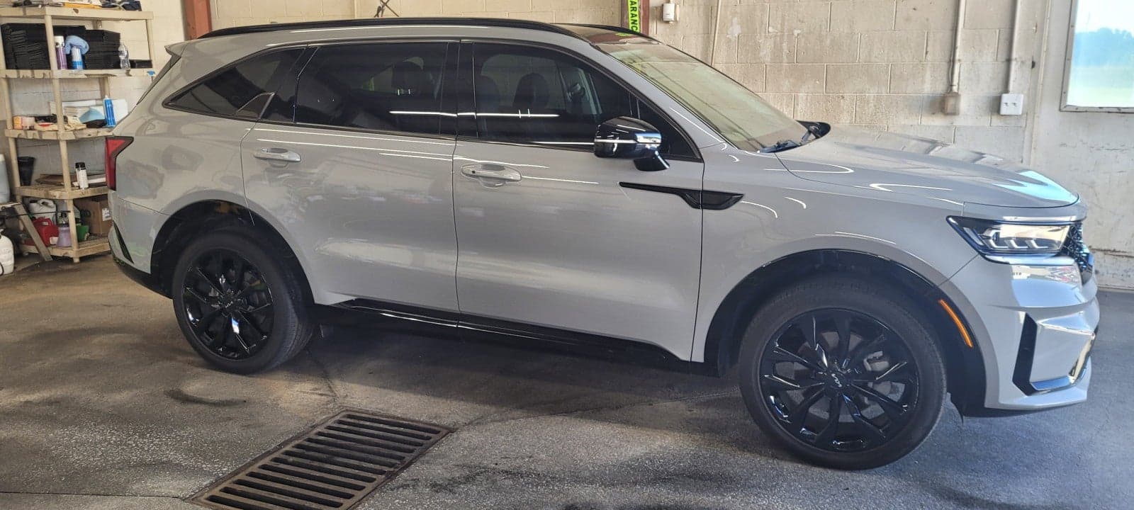 2023 Kia Sorento SX — photo 1 of 6