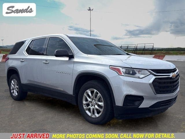 2021 Chevrolet Traverse LS — photo 1 of 12
