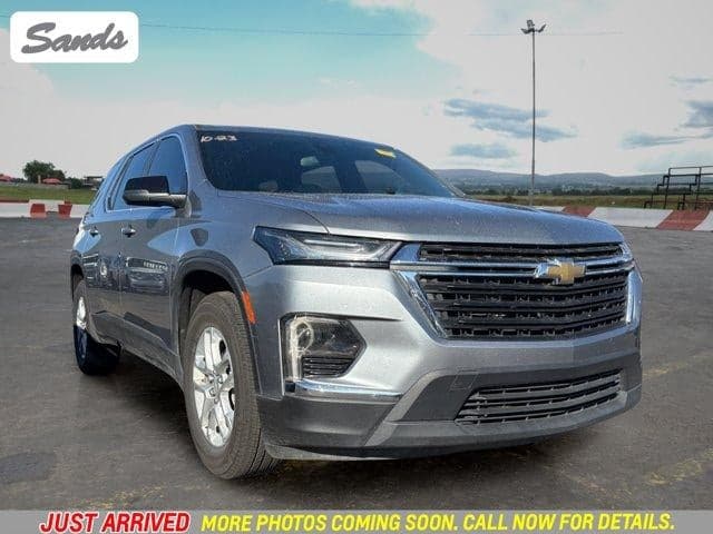 2023 Chevrolet Traverse LS — photo 1 of 5