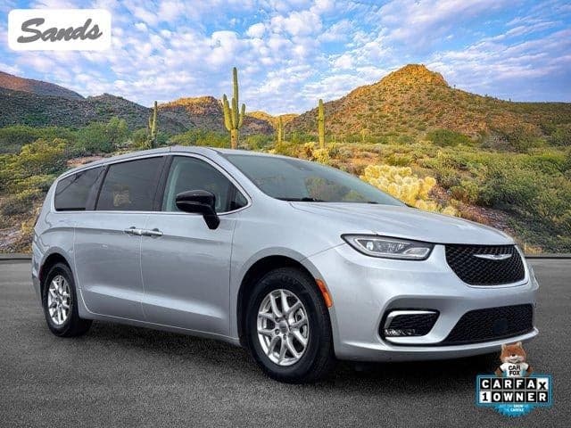 2024 Chrysler Pacifica Touring L — photo 1 of 37
