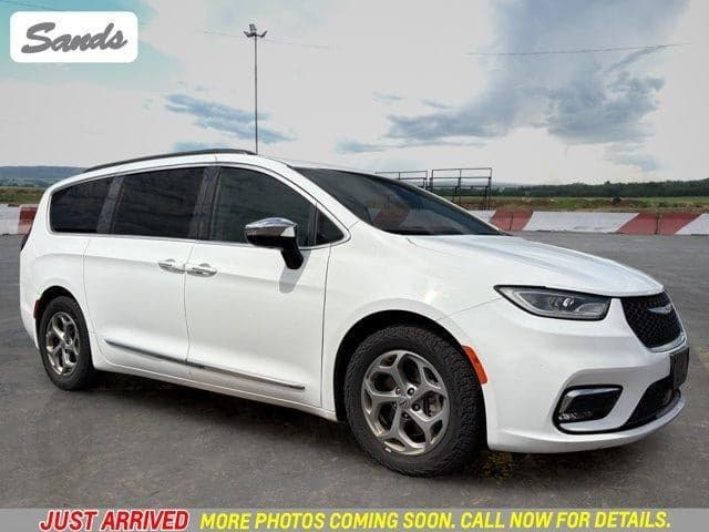 2023 Chrysler Pacifica Limited — photo 1 of 14