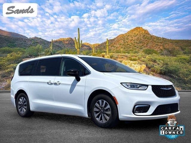 2024 Chrysler Pacifica Hybrid Select — photo 1 of 36