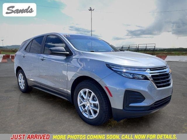 2023 Chevrolet Equinox LS — photo 1 of 14