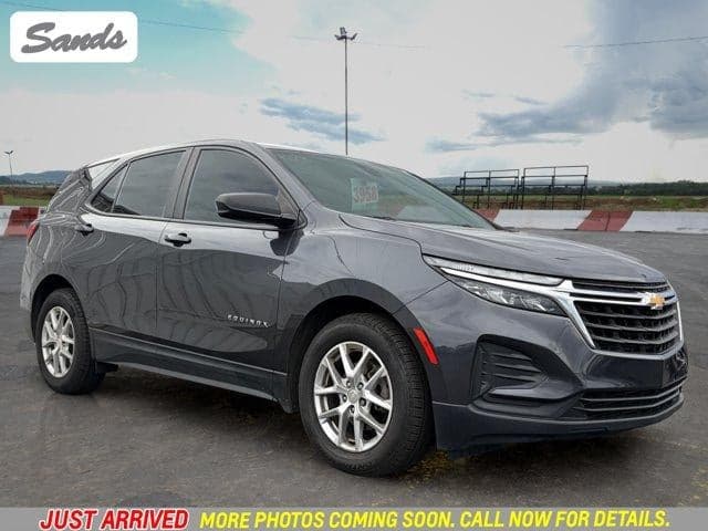 2022 Chevrolet Equinox LS — photo 1 of 13