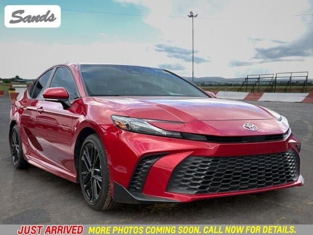 2025 Toyota Camry LE — photo 1 of 5