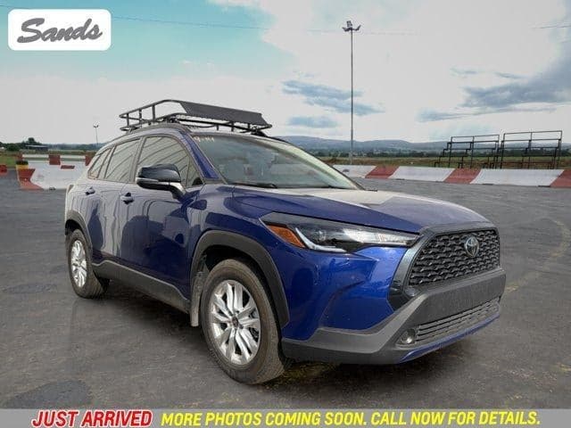 2025 Toyota Corolla Cross LE — photo 1 of 16