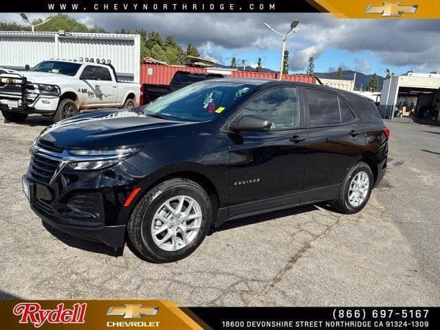 2024 Chevrolet Equinox LS — photo 1 of 5