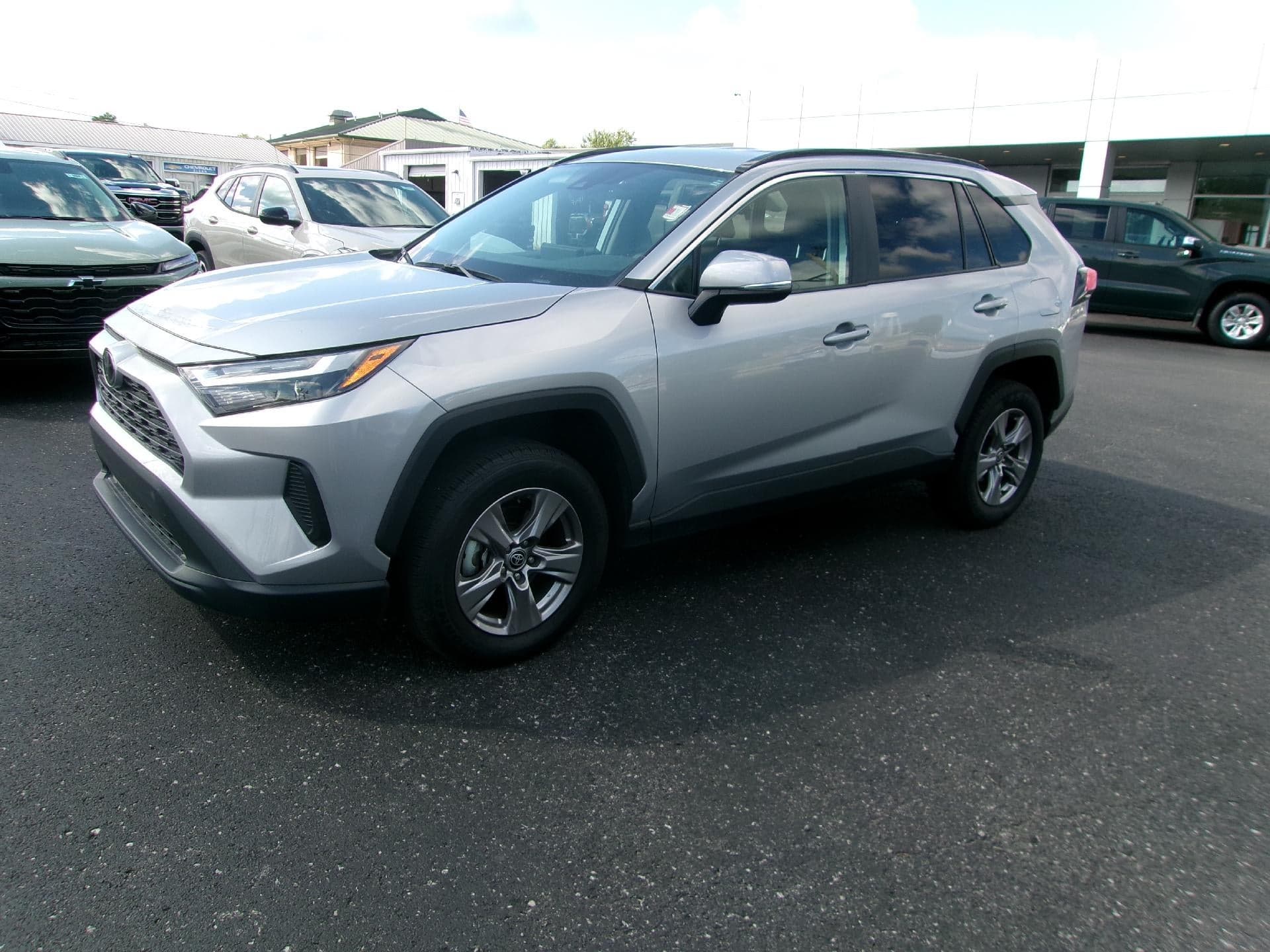 2025 Toyota RAV4 XLE — photo 1 of 18