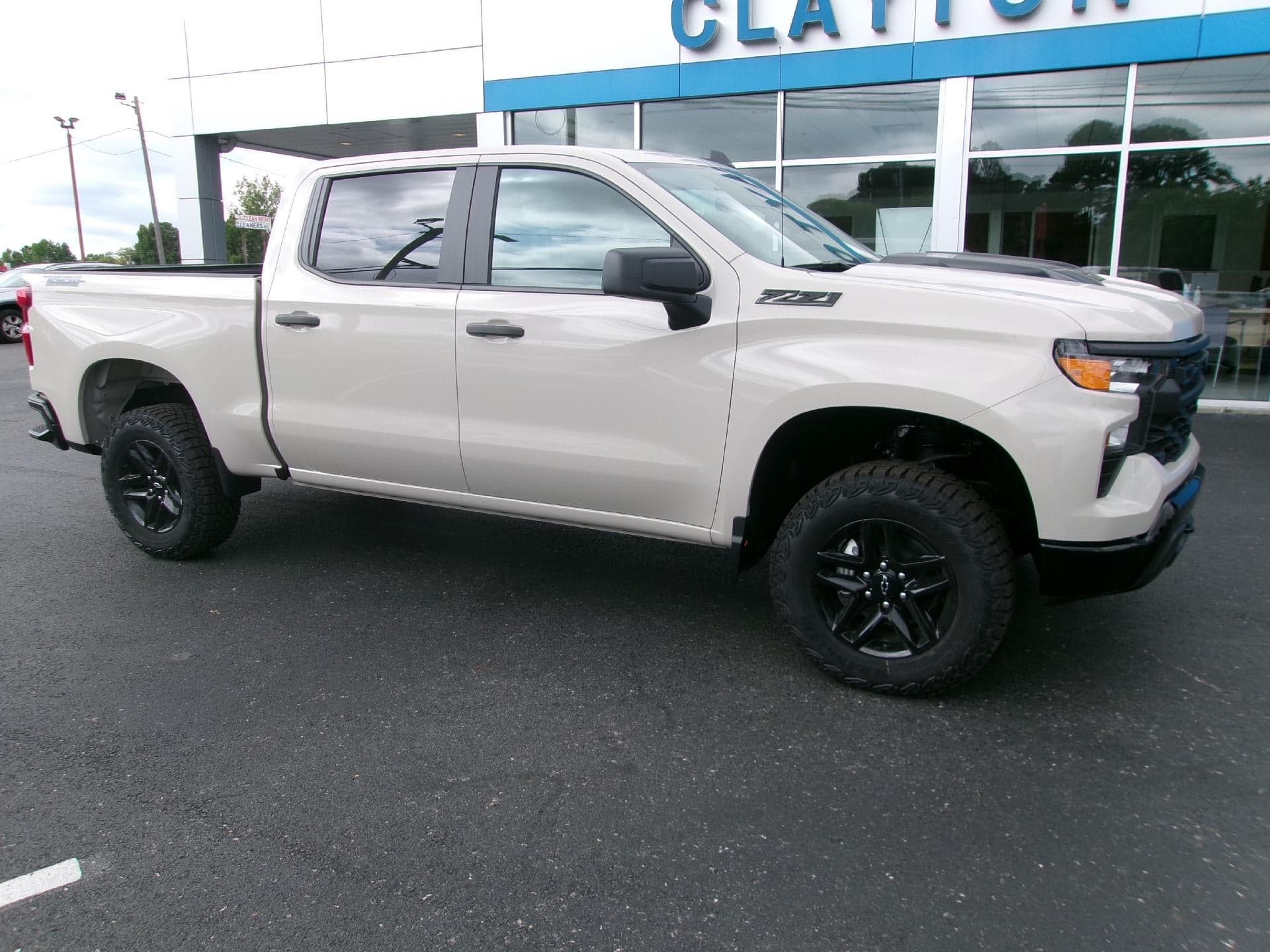 2026 Chevrolet Silverado 1500 Custom Trail Boss — photo 1 of 30