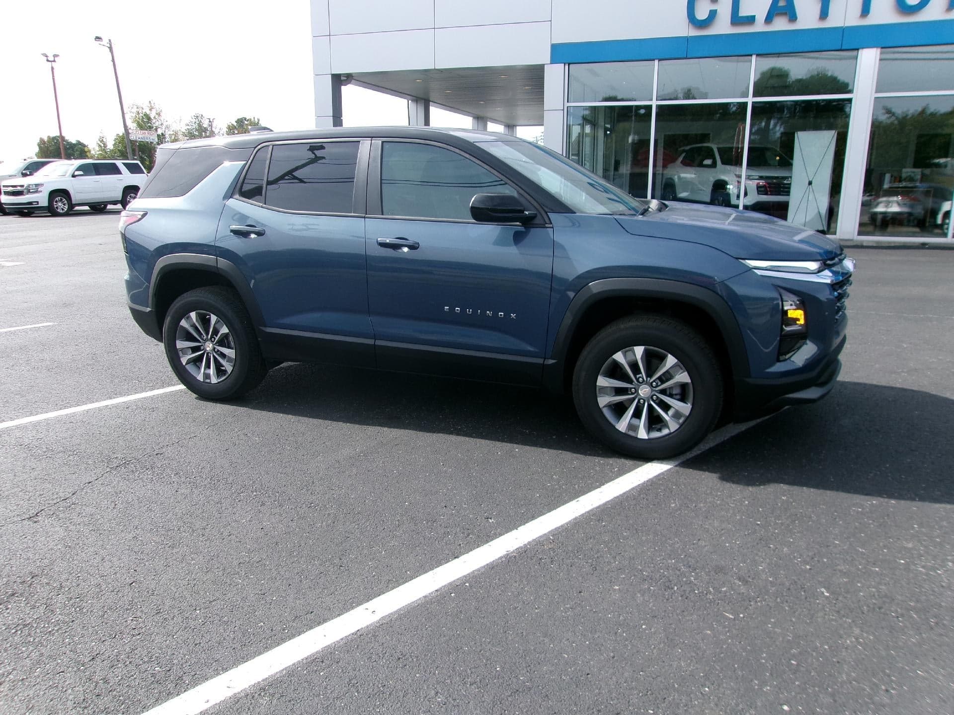 2027 Chevrolet Equinox FWD LT — photo 1 of 5
