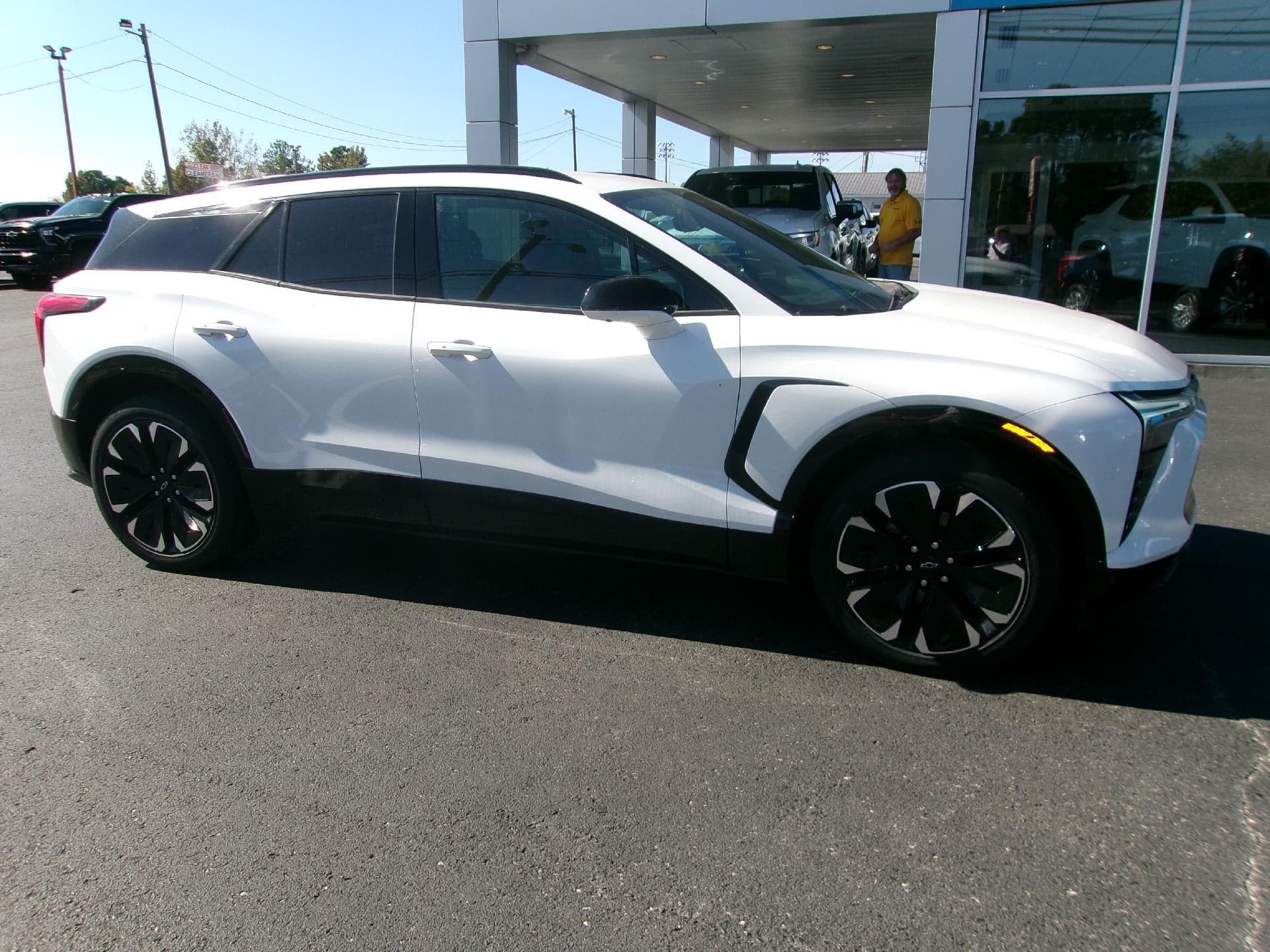 2024 Chevrolet Blazer EV Base — photo 1 of 5