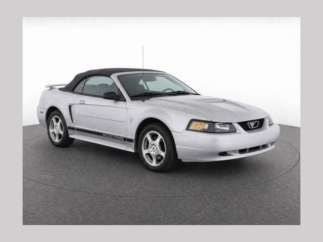 2003 Ford Mustang V6 — photo 1 of 8