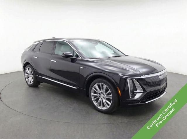 2025 Cadillac OPTIQ Luxury — photo 1 of 8