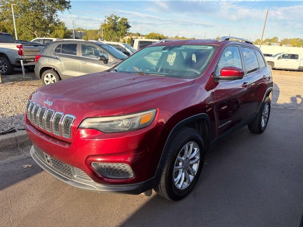 2021 Jeep Cherokee Latitude — photo 1 of 5