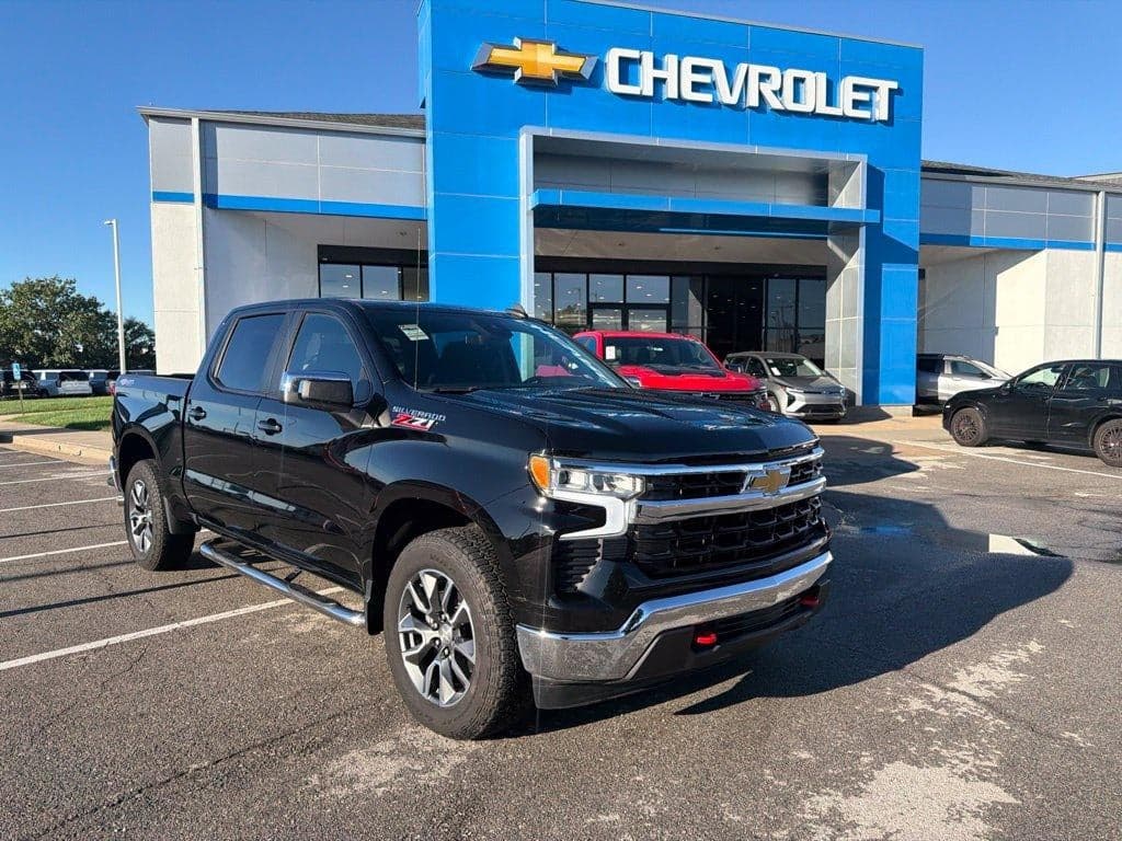 2022 Chevrolet Silverado 1500 LT — photo 1 of 14