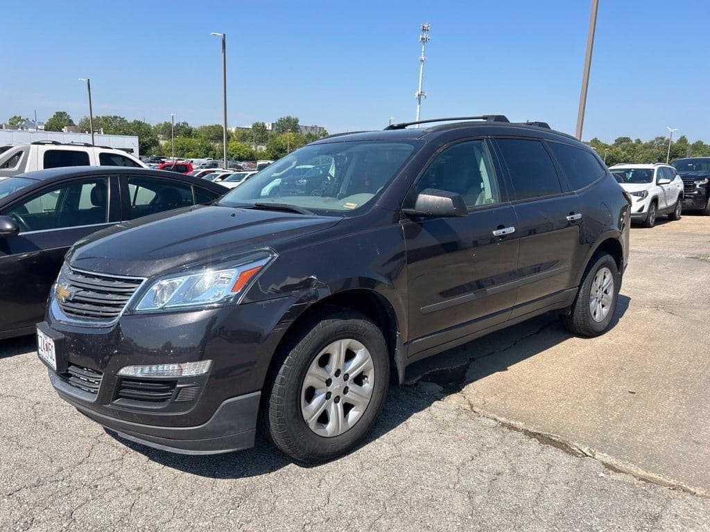 2017 Chevrolet Traverse LS — photo 1 of 4