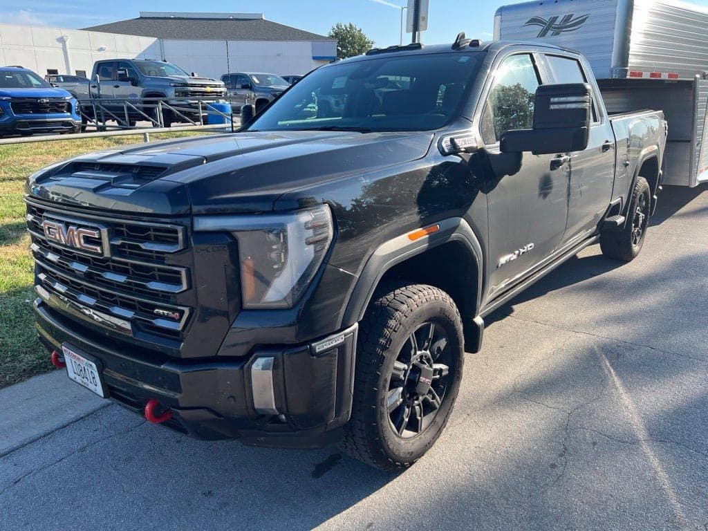 2024 GMC Sierra 2500HD AT4 — photo 1 of 10