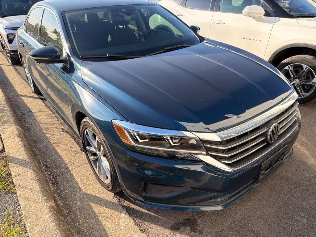 2020 Volkswagen Passat 2.0T SE — photo 1 of 5