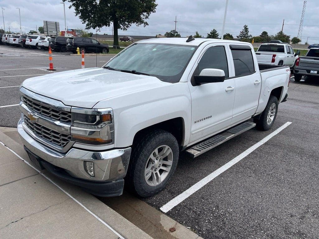 2018 Chevrolet Silverado 1500 LT — photo 1 of 5