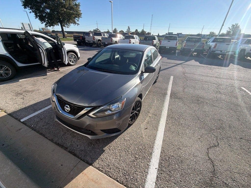 2018 Nissan Sentra S — photo 1 of 2