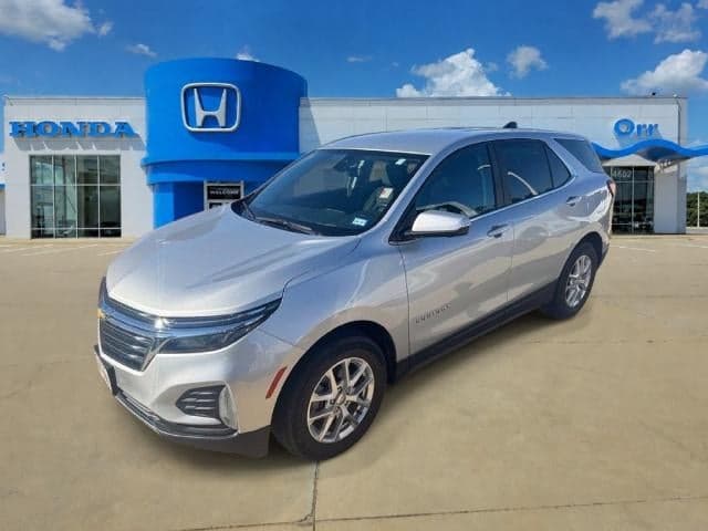 2022 Chevrolet Equinox LT — photo 1 of 47