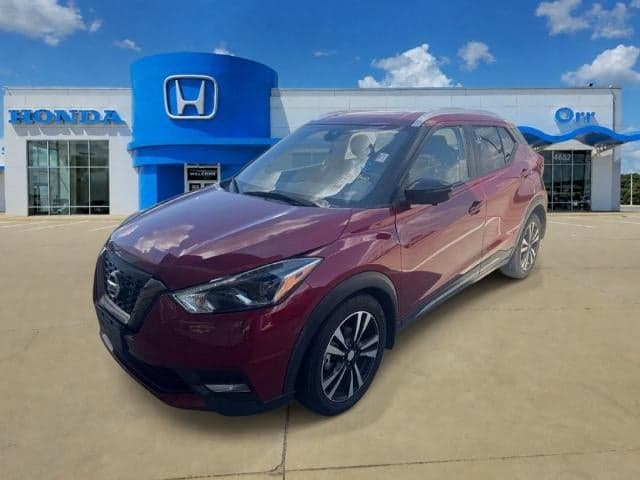 2020 Nissan Kicks SR — photo 1 of 46