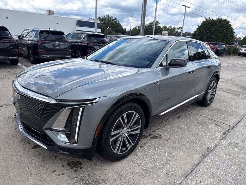 2024 Cadillac LYRIQ Luxury — photo 1 of 21