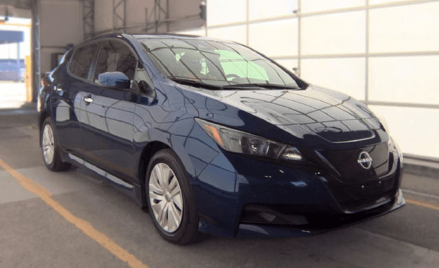 2025 Nissan LEAF S — photo 1 of 26