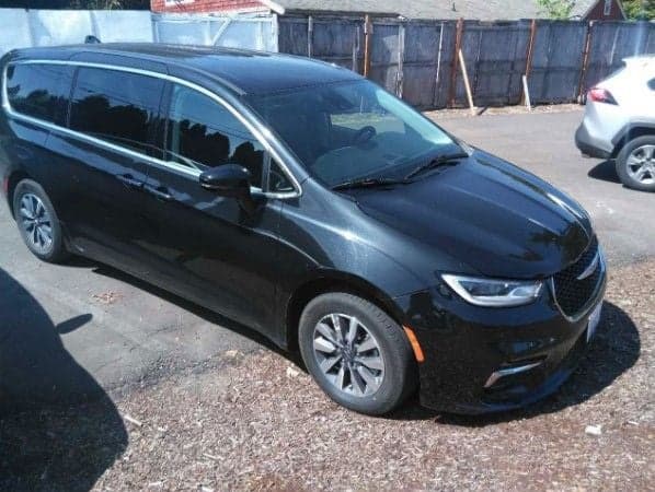 2024 Chrysler Pacifica Hybrid Select — photo 1 of 22