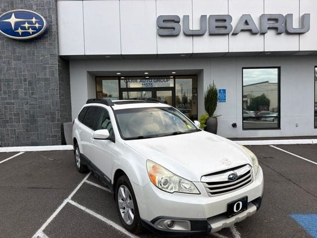 2011 Subaru Outback 2.5i Limited — photo 1 of 10