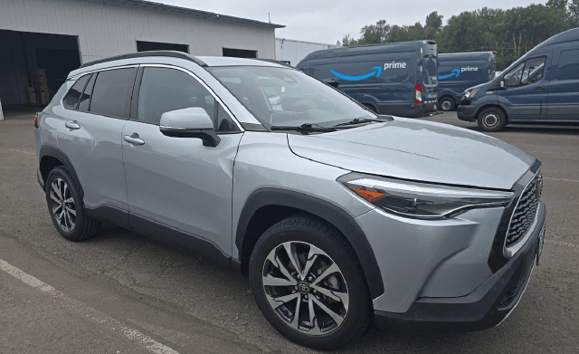 2023 Toyota Corolla Cross XLE — photo 1 of 24