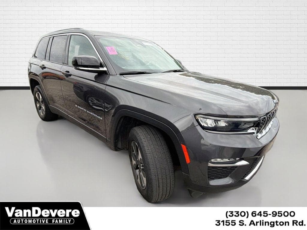 2023 Jeep Grand Cherokee Base — photo 1 of 5