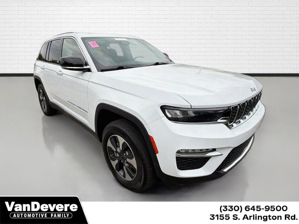 2023 Jeep Grand Cherokee Base — photo 1 of 5