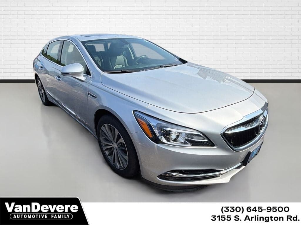 2018 Buick LaCrosse Essence — photo 1 of 5