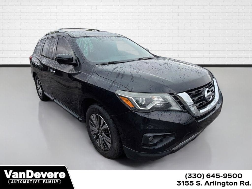 2018 Nissan Pathfinder SL — photo 1 of 5