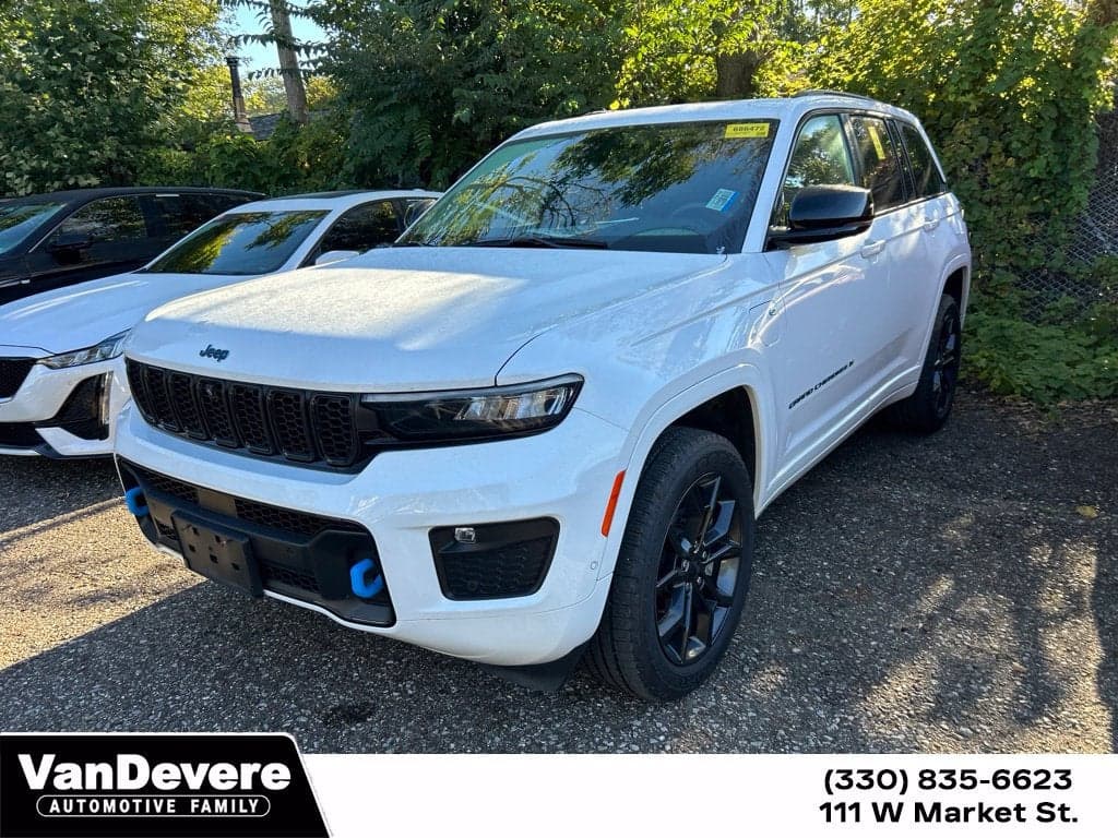 2023 Jeep Grand Cherokee Base — photo 1 of 5