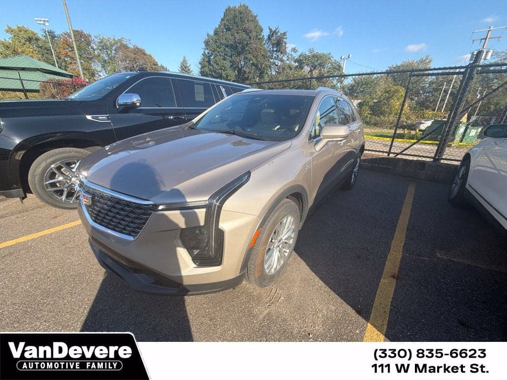 2025 Cadillac XT4 FWD Premium Luxury — photo 1 of 5