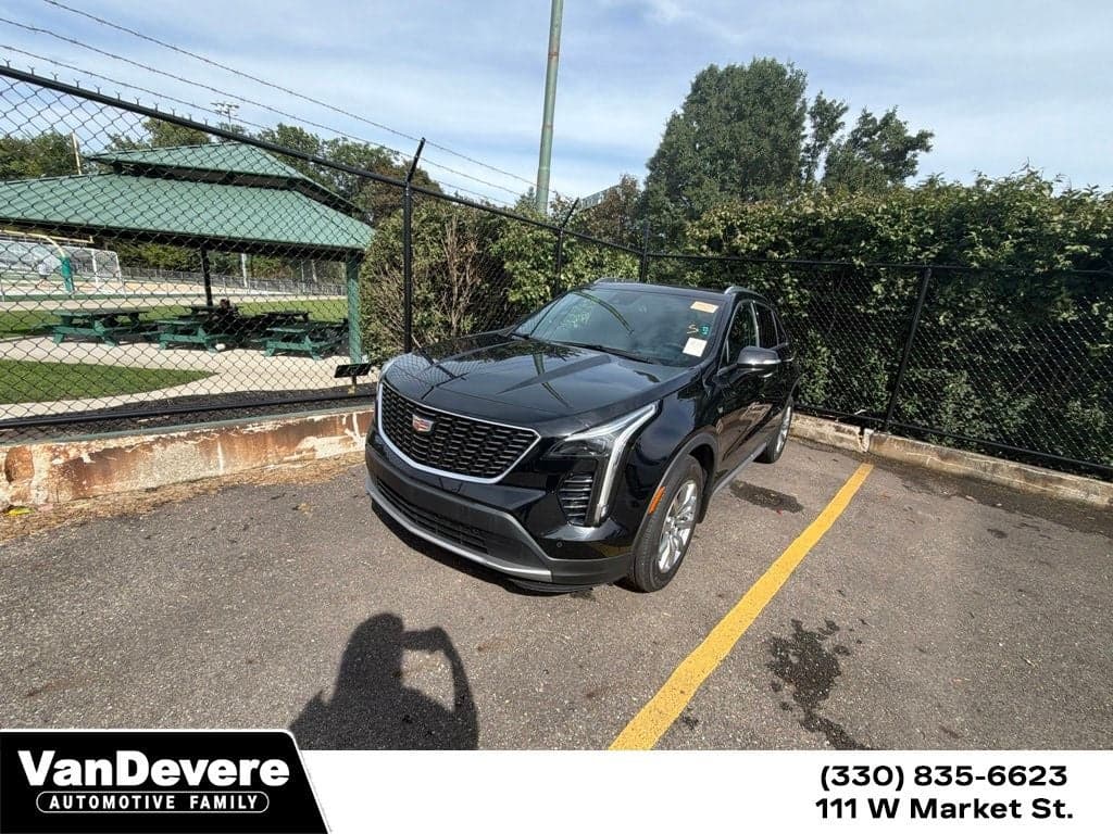 2023 Cadillac XT4 AWD Premium Luxury — photo 1 of 14