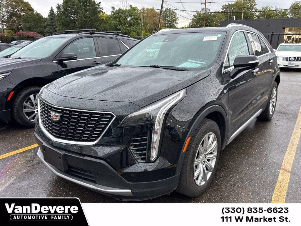 2023 Cadillac XT4 Base — photo 1 of 5