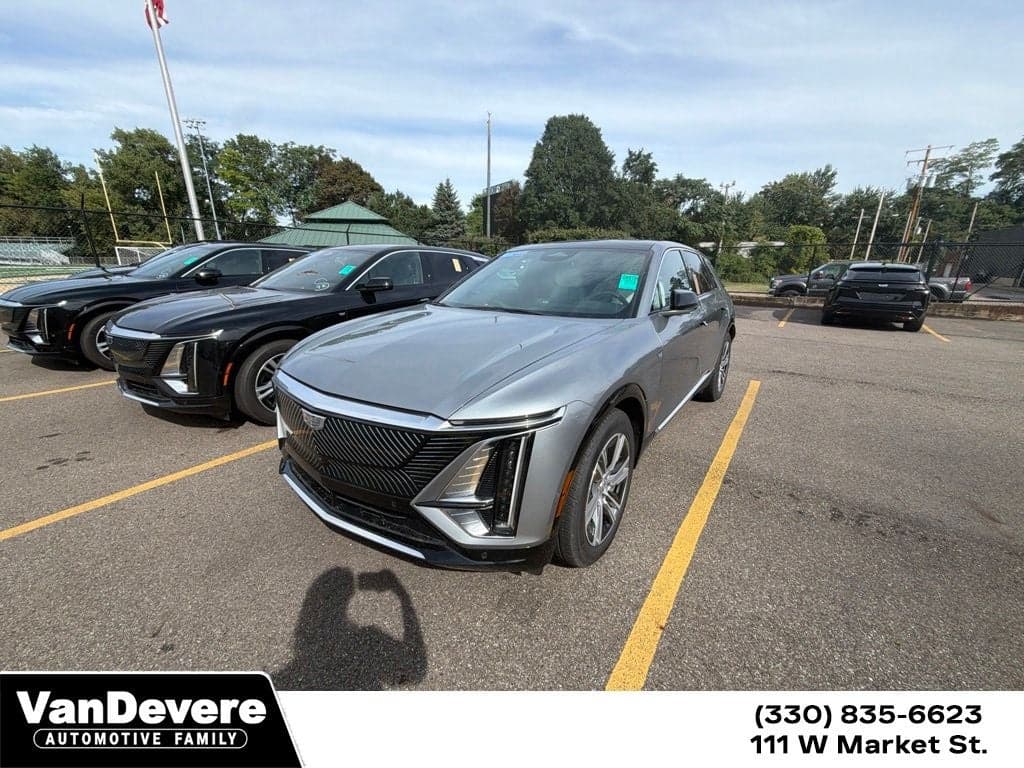 2024 Cadillac LYRIQ Luxury — photo 1 of 14